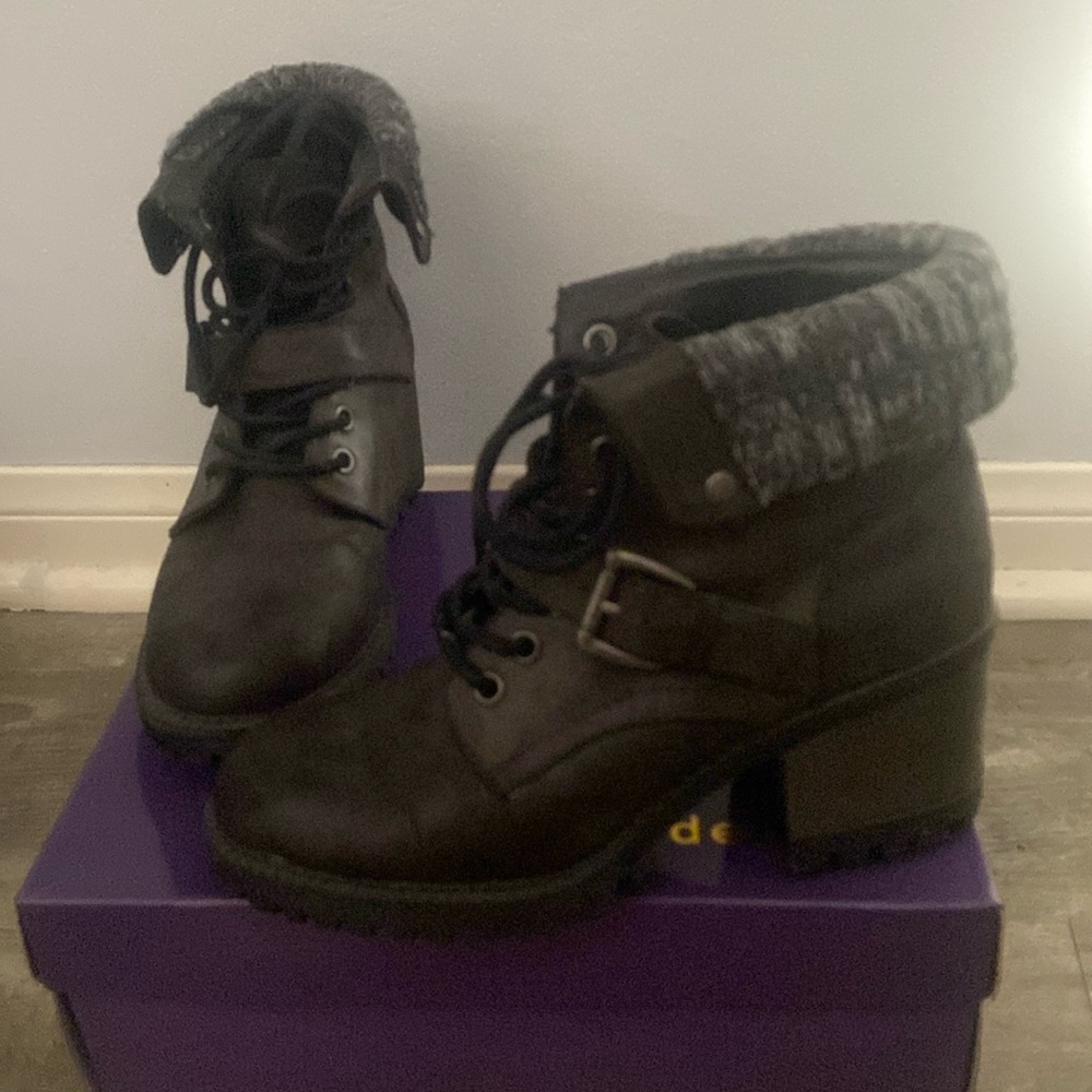 Boots with heel